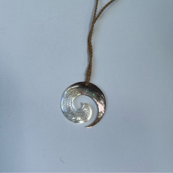 Tahitian Mother of Pearl Turtle Hairclip & Necklaces Set 3 Pieces - Picture 12 of 12